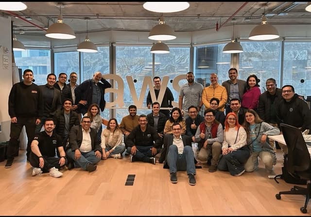 Promovido a Sr. Delivery Consultant en AWS: Modernizando Apps con IA en LATAM